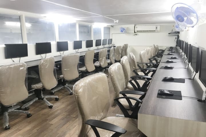 HR College of Commerce and Economics campus in Mumbai, Maharashtra, India — photo 4