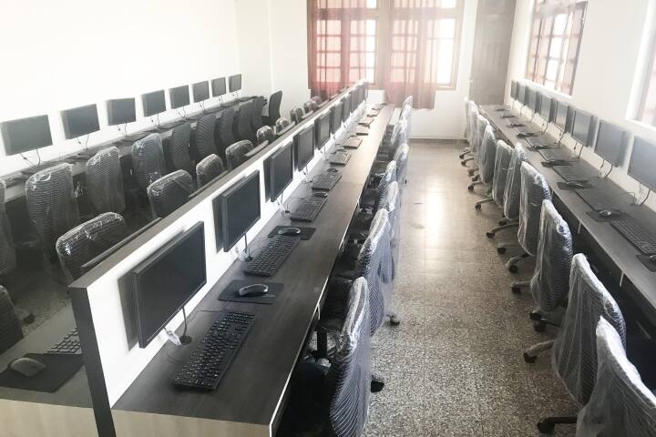 HR College of Commerce and Economics campus in Mumbai, Maharashtra, India — photo 5