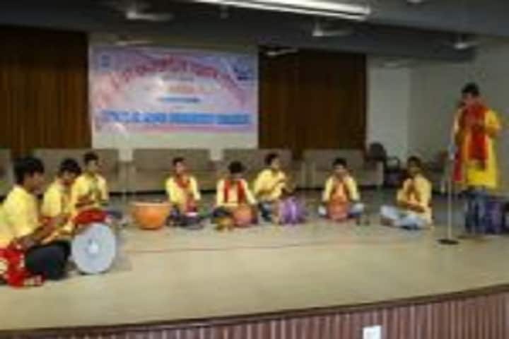 City CU Shah Commerce College campus in Ahmedabad, Gujarat, India — photo 4