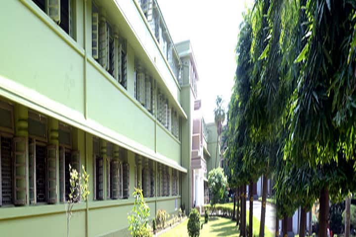 Bhavan's College campus in Mumbai, Maharashtra, India — photo 1
