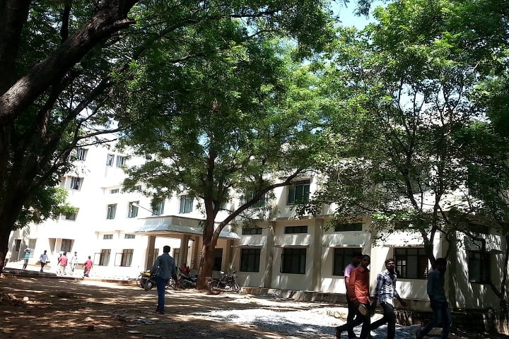 Sri Venkateswara Arts College campus in Tirupati, Andhra Pradesh, India — photo 2