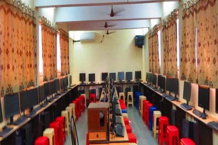 Maharashtra College of Arts Science and Commerce campus in Mumbai, Maharashtra, India — photo 4