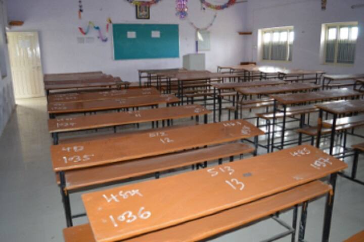 Shri Trikamjibhai Chatwani Arts and JV Gokal Trust Commerce College campus in Radhanpur, Gujarat, India — photo 3