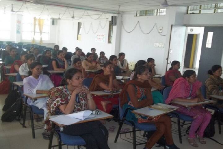 Grow More College of Education campus in Himmatnagar, Gujarat, India — photo 3