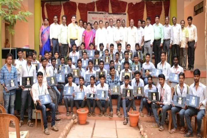 Government First Grade College campus in Hunnur, Karnataka, India — photo 3