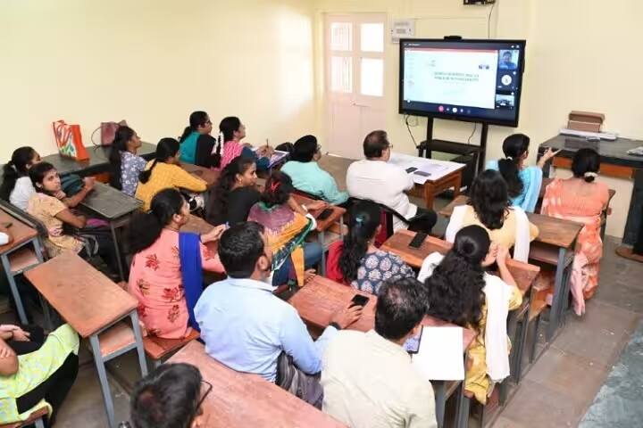 Smt Indirabai G Kulkarni Arts JB Sawant Science College and Sau Janakibai Dhondo Kunte Commerce College campus in Mumbai, Maharashtra, India — photo 5