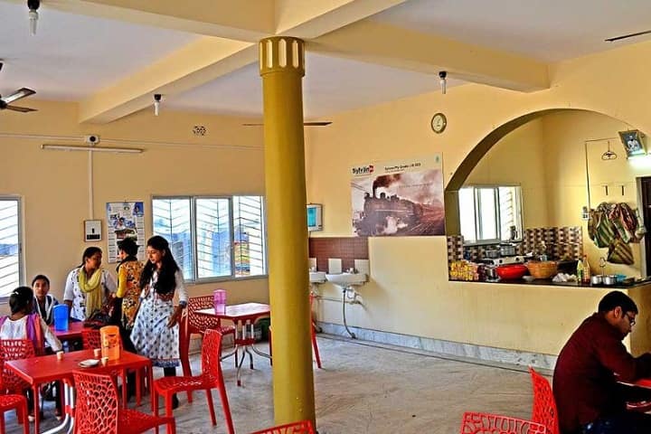 Bankura Zilla Saradamani Mahila Mahavidyapith campus in Bankura, West Bengal, India — photo 2