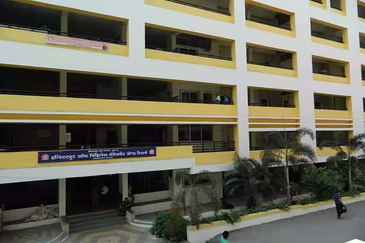 Institute of Sciences Poona's campus in Pune, Maharashtra, India — photo 1