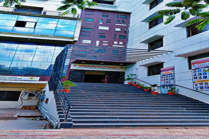 Dayanand Education Society's Dayanand Institute of Pharmacy campus in Latur, Maharashtra, India — photo 1