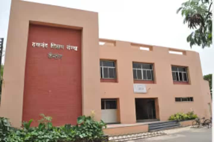 Dayanand Education Society's Dayanand Institute of Pharmacy campus in Latur, Maharashtra, India — photo 3