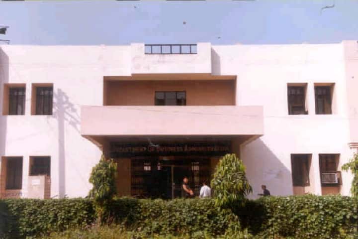 Lucknow University campus in Lucknow, Uttar Pradesh, India — photo 2
