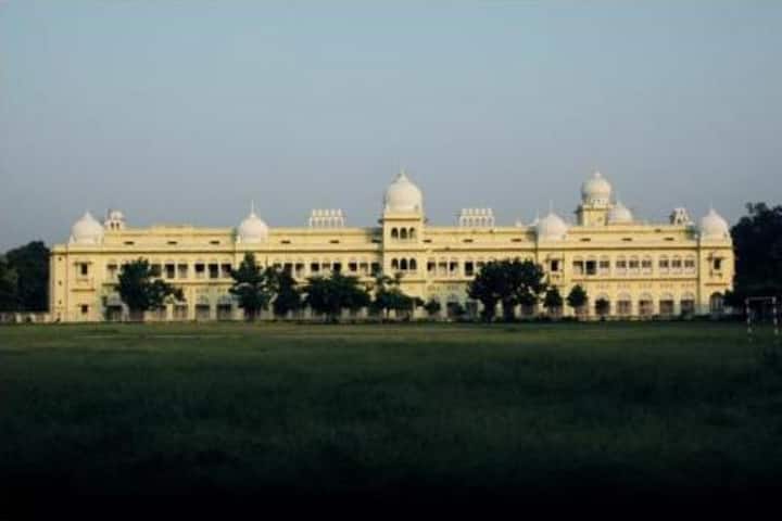 Lucknow University campus in Lucknow, Uttar Pradesh, India — photo 3