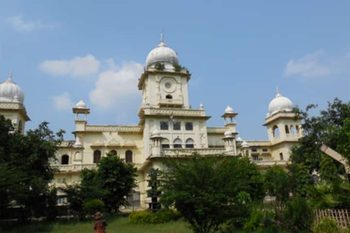 Lucknow University campus in Lucknow, Uttar Pradesh, India — photo 5