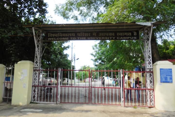 Lucknow University campus in Lucknow, Uttar Pradesh, India — photo 6