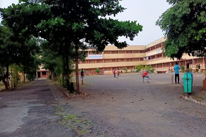 The Mandvi Education Society Science College campus in Surat, Gujarat, India — photo 1