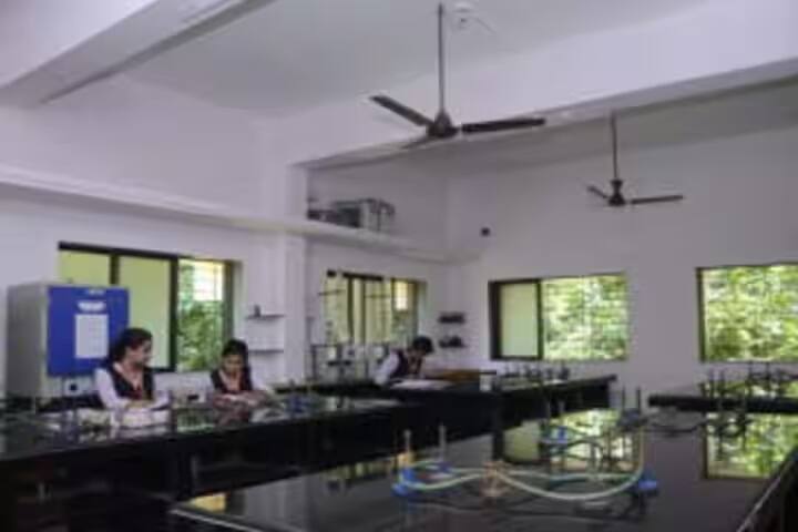 Dapoli Urban Bank Senior Science College campus in Dapoli, Maharashtra, India — photo 5