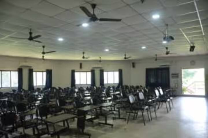 Dapoli Urban Bank Senior Science College campus in Dapoli, Maharashtra, India — photo 6