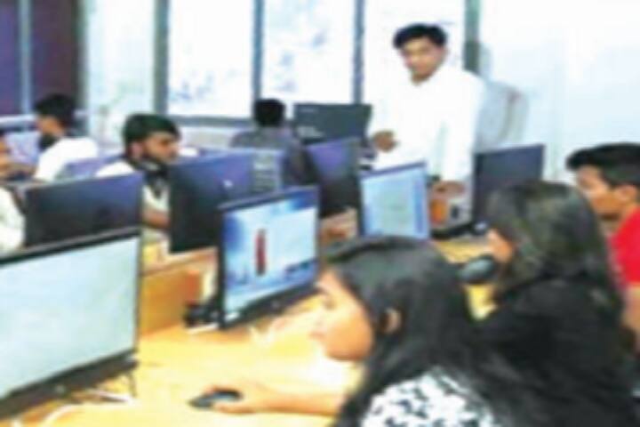 Shri CJ Patel College of Computer Studies campus in Mehsana, Gujarat, India — photo 3