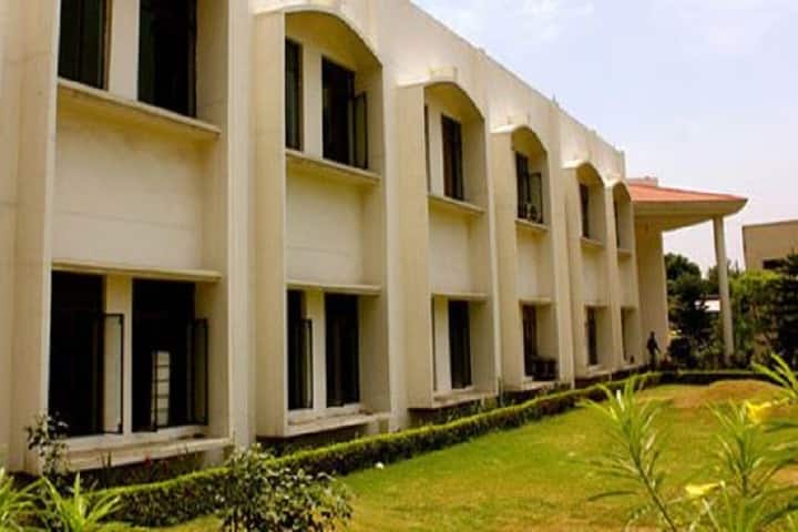 KC Gurukul College of Education campus in Jammu, Jammu and Kashmir, India — photo 1