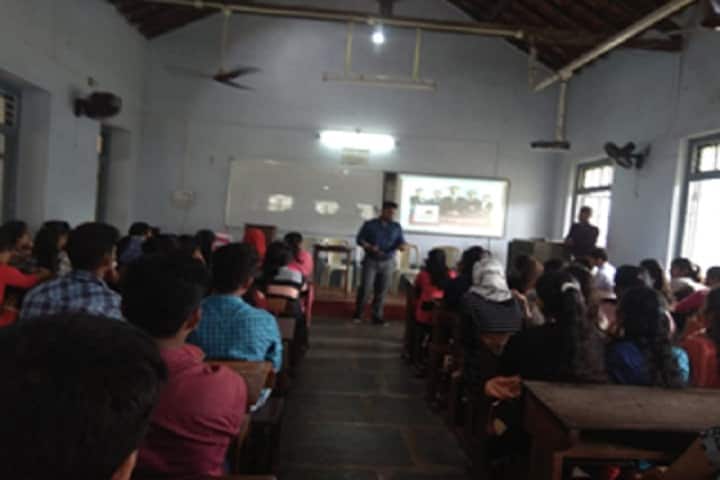 Divekar College of Commerce campus in Karwar, Karnataka, India — photo 3