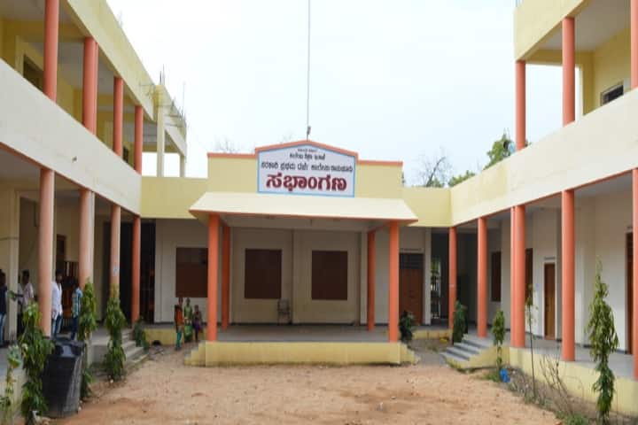 Government First Grade College campus in Raichur, Karnataka, India — photo 1
