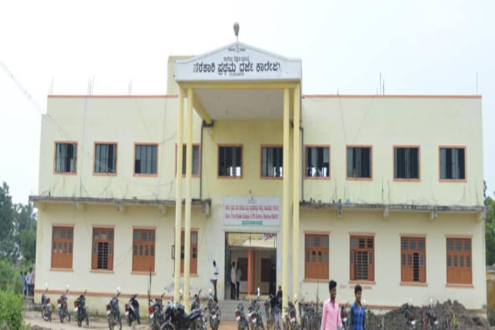 Government First Grade College campus in Raichur, Karnataka, India — photo 2