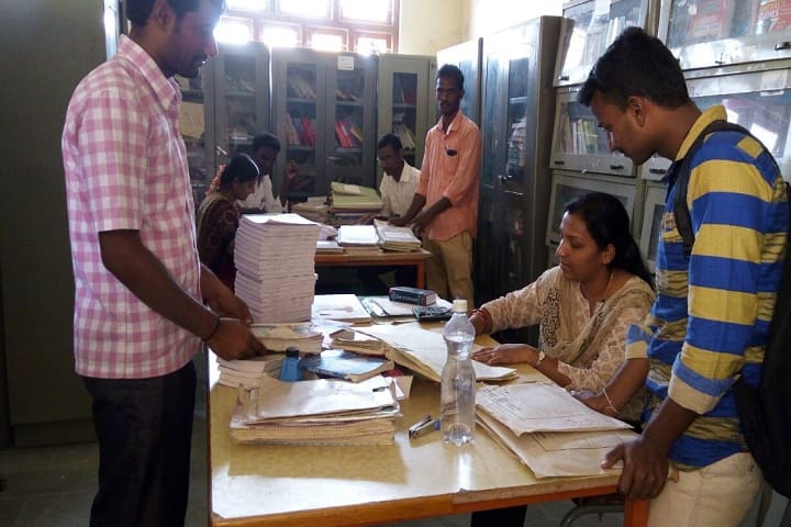 Government First Grade College campus in Raichur, Karnataka, India — photo 3