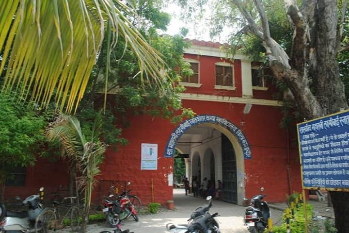 Government Maharani Laxmi Bai Girls PG College campus in Indore, Madhya Pradesh, India — photo 2