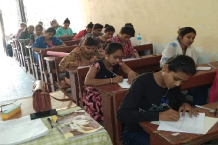 Government Maharani Laxmi Bai Girls PG College campus in Indore, Madhya Pradesh, India — photo 3