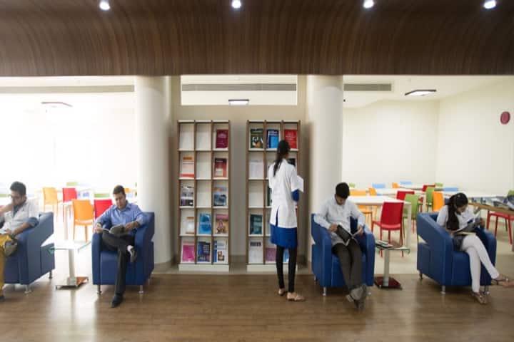 Dr DY Patil University campus in Navi Mumbai, Maharashtra, India — photo 2