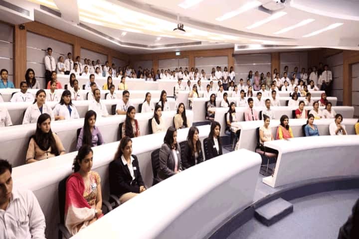 Dr DY Patil University campus in Navi Mumbai, Maharashtra, India — photo 6