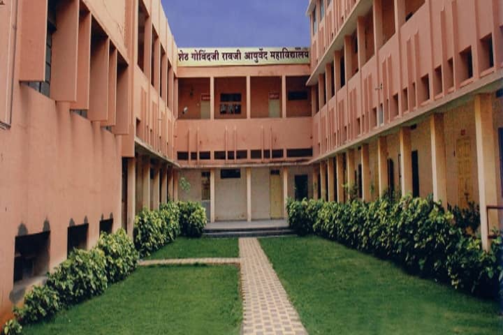 Seth Govindji Raoji Ayurved Mahavidyalaya campus in Solapur, Maharashtra, India — photo 1