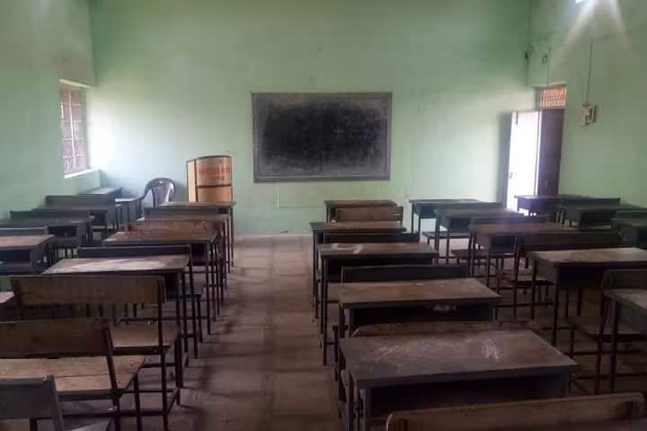 Smt Salunkabai Raut College campus in Mangrulpir, Maharashtra, India — photo 2