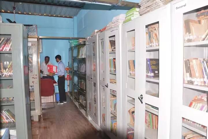 Smt Salunkabai Raut College campus in Mangrulpir, Maharashtra, India — photo 5