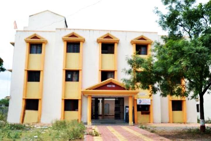 Vinayakrao Patil Mahavidyalaya campus in Vaijapur, Maharashtra, India — photo 1