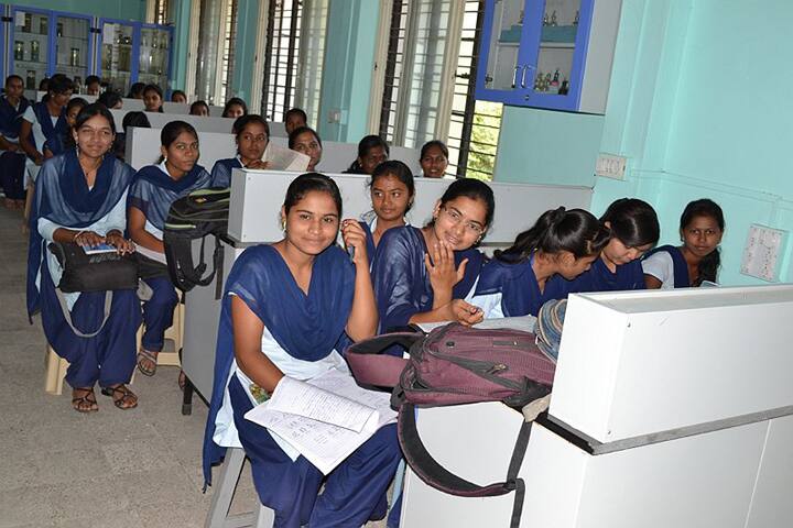 Vinayakrao Patil Mahavidyalaya campus in Vaijapur, Maharashtra, India — photo 2