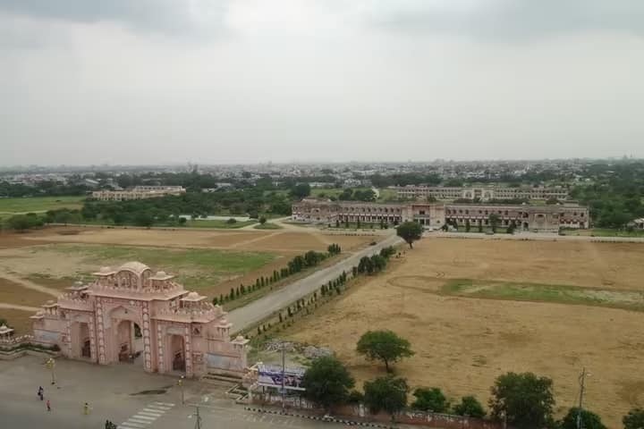 Shri Bhawani Niketan PG Boys College campus in Jaipur, Rajasthan, India — photo 2