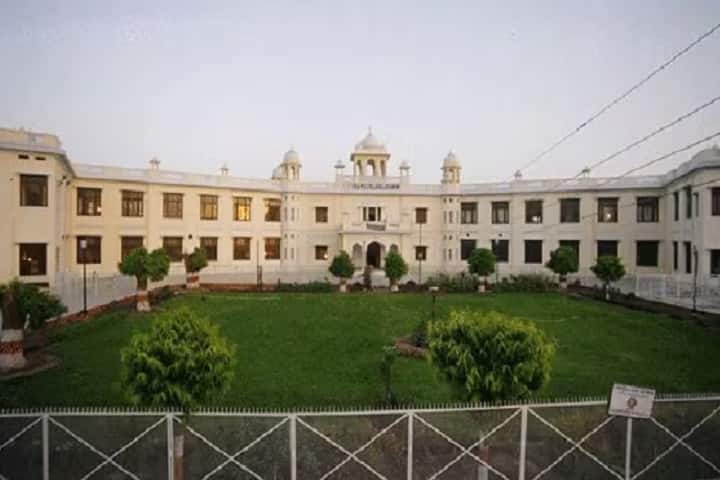 Shia Post Graduate College campus in Lucknow, Uttar Pradesh, India — photo 2