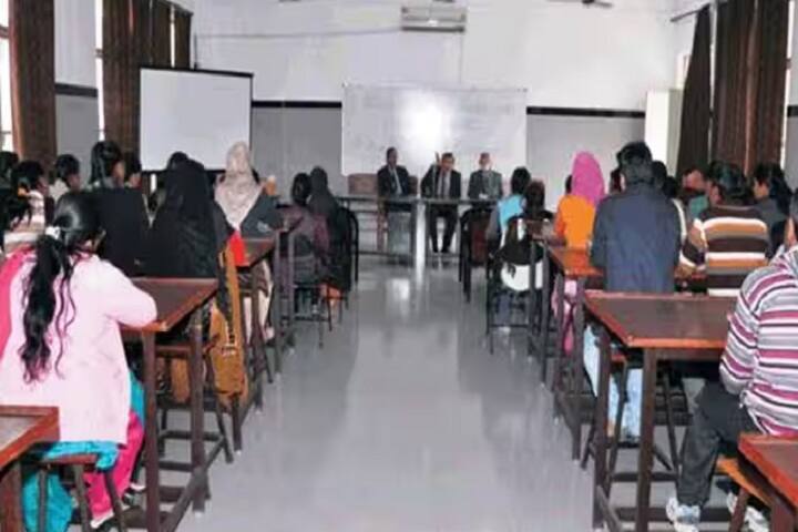 Shia Post Graduate College campus in Lucknow, Uttar Pradesh, India — photo 4
