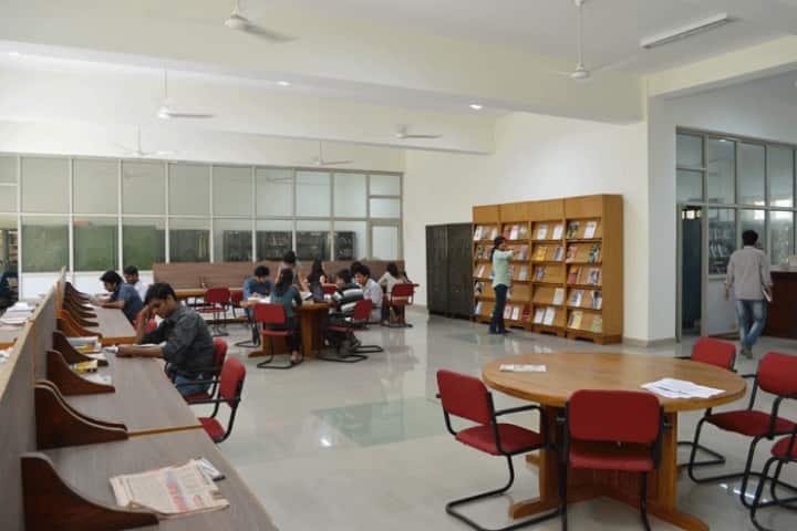 Institute of Management Studies, BHU campus in Varanasi, Uttar Pradesh, India — photo 4