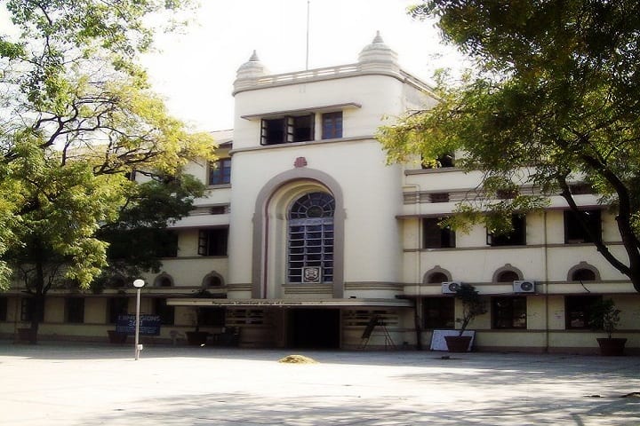 HL College of Commerce campus in Ahmedabad, Gujarat, India — photo 2