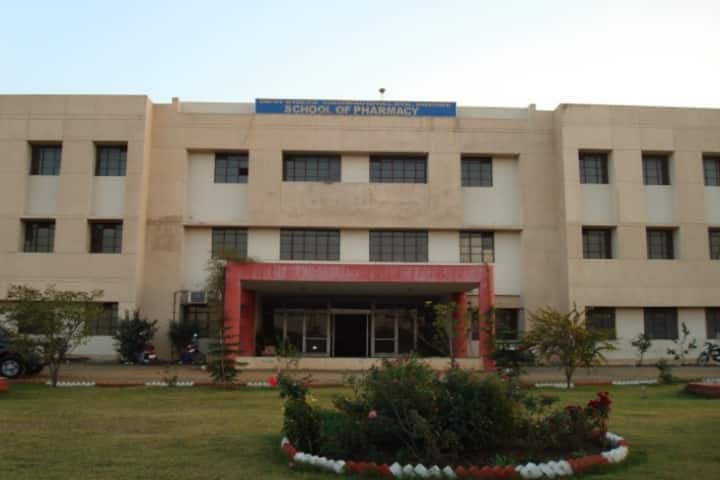School of Pharmacy Devi Ahilya Vishwavidyalaya campus in Indore, Madhya Pradesh, India — photo 1
