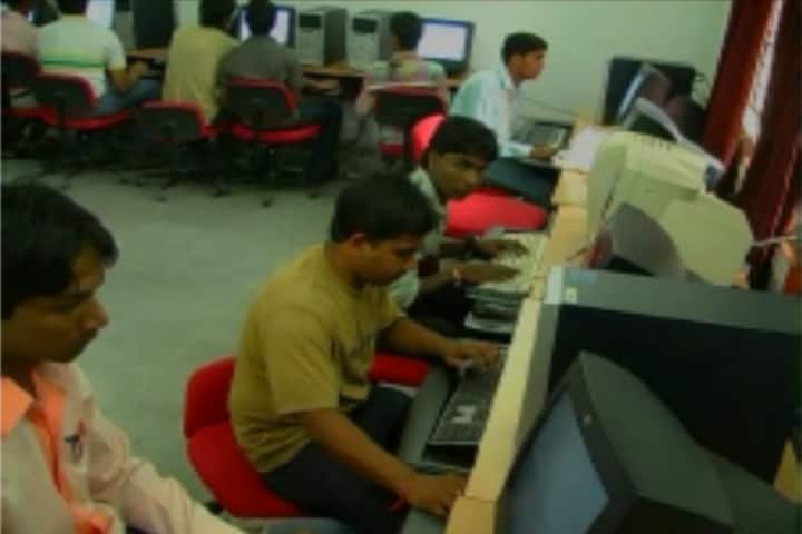 School of Pharmacy Devi Ahilya Vishwavidyalaya campus in Indore, Madhya Pradesh, India — photo 4