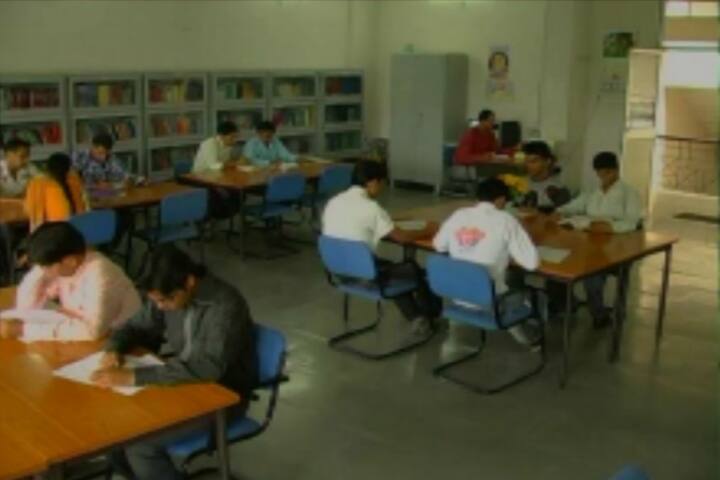 School of Pharmacy Devi Ahilya Vishwavidyalaya campus in Indore, Madhya Pradesh, India — photo 6