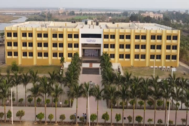 Dr Virambhai R Godhaniya IT College campus in Porbandar, Gujarat, India — photo 1