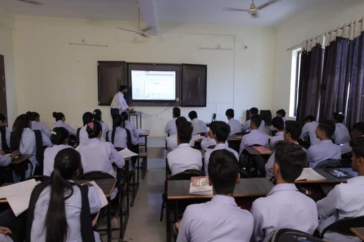Dr Virambhai R Godhaniya IT College campus in Porbandar, Gujarat, India — photo 2