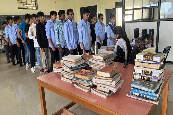 Dr Virambhai R Godhaniya IT College campus in Porbandar, Gujarat, India — photo 3