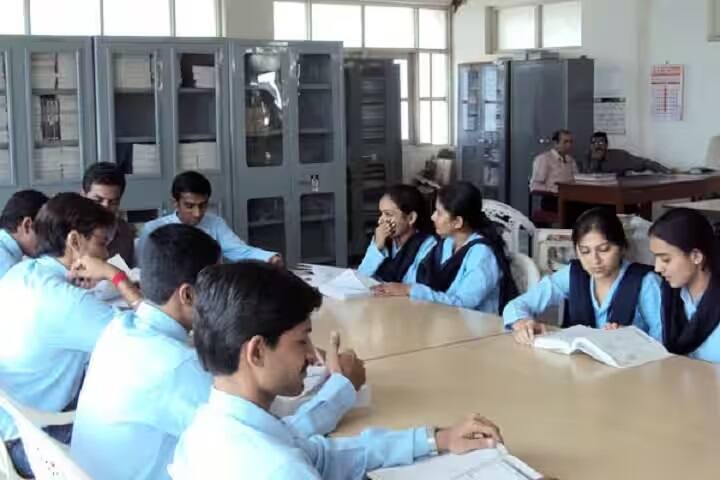 Dr Virambhai R Godhaniya IT College campus in Porbandar, Gujarat, India — photo 4