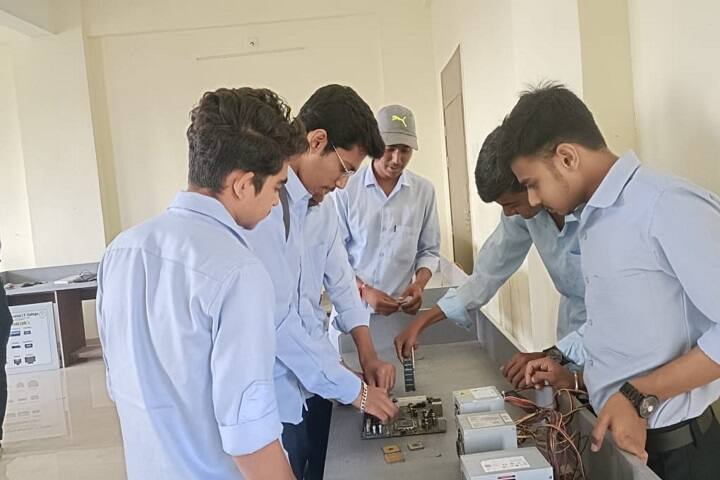 Dr Virambhai R Godhaniya IT College campus in Porbandar, Gujarat, India — photo 5
