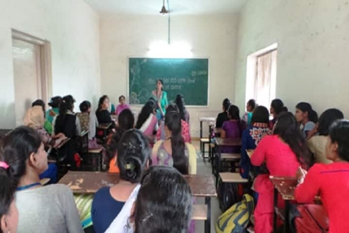 Shree JM Patel Arts College campus in Anand, Gujarat, India — photo 1